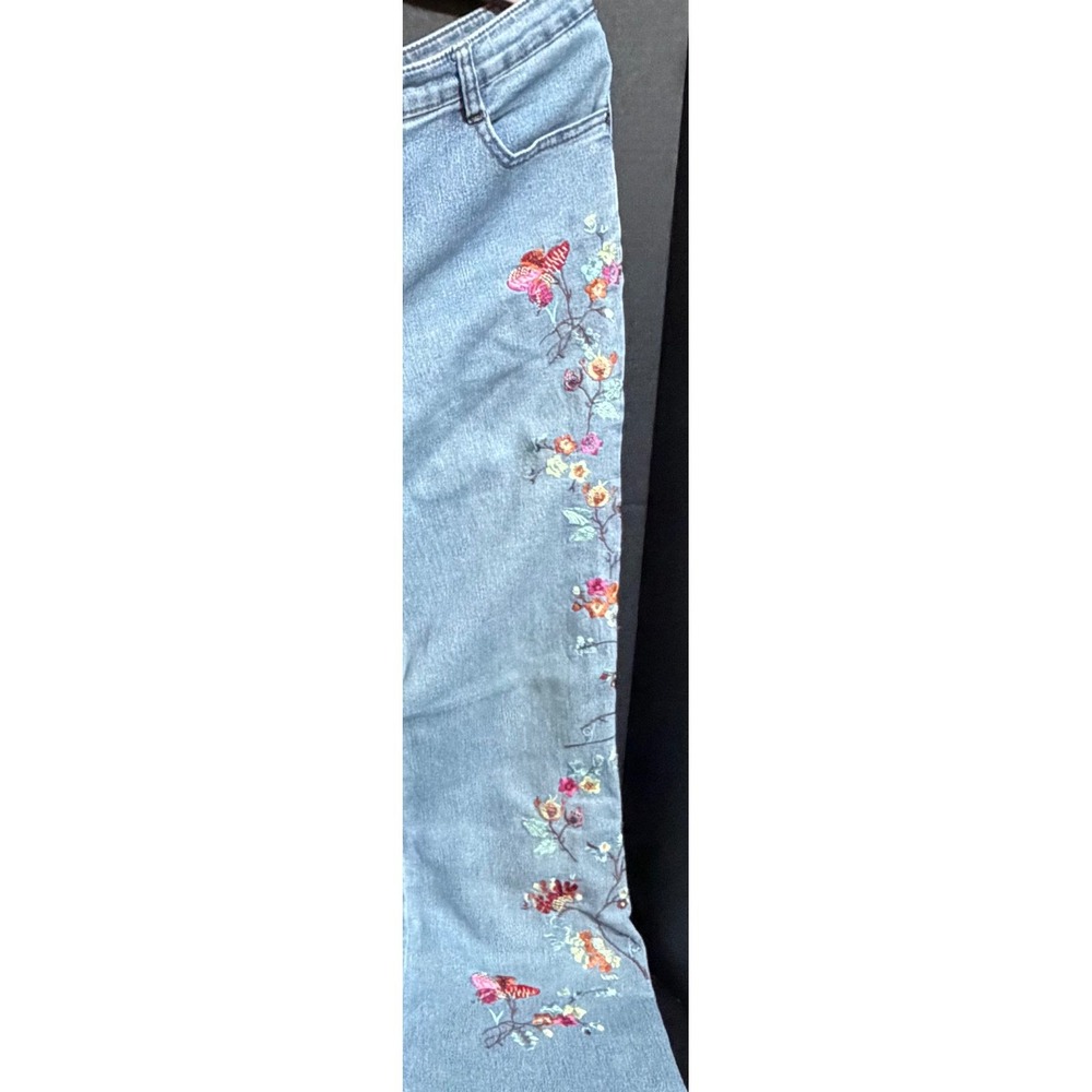 A-Z-I  Light Wash Floral Embroidered Flare Leg Jeans 33 AZI Country Boho Chic - Picture 2 of 9